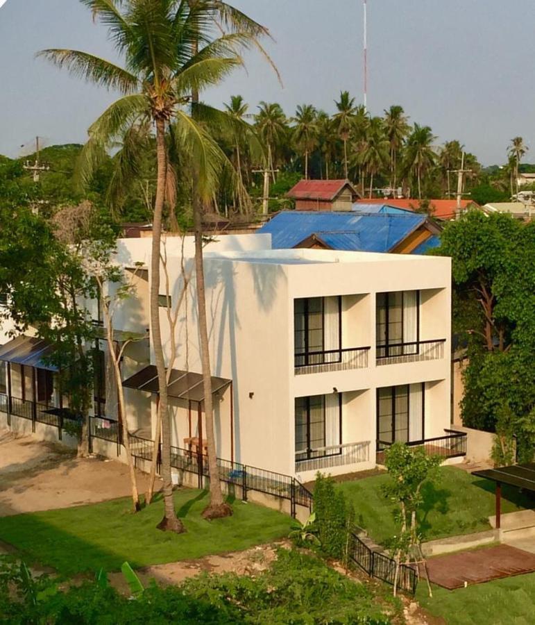 Home By The Bridge Hotel Kamphaeng Phet Dış mekan fotoğraf
